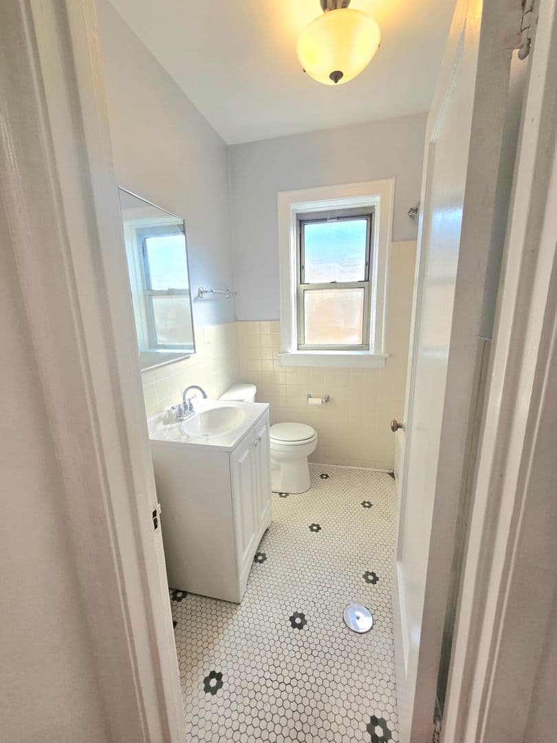 Chicago Apartment: 1623-33 W. Lunt