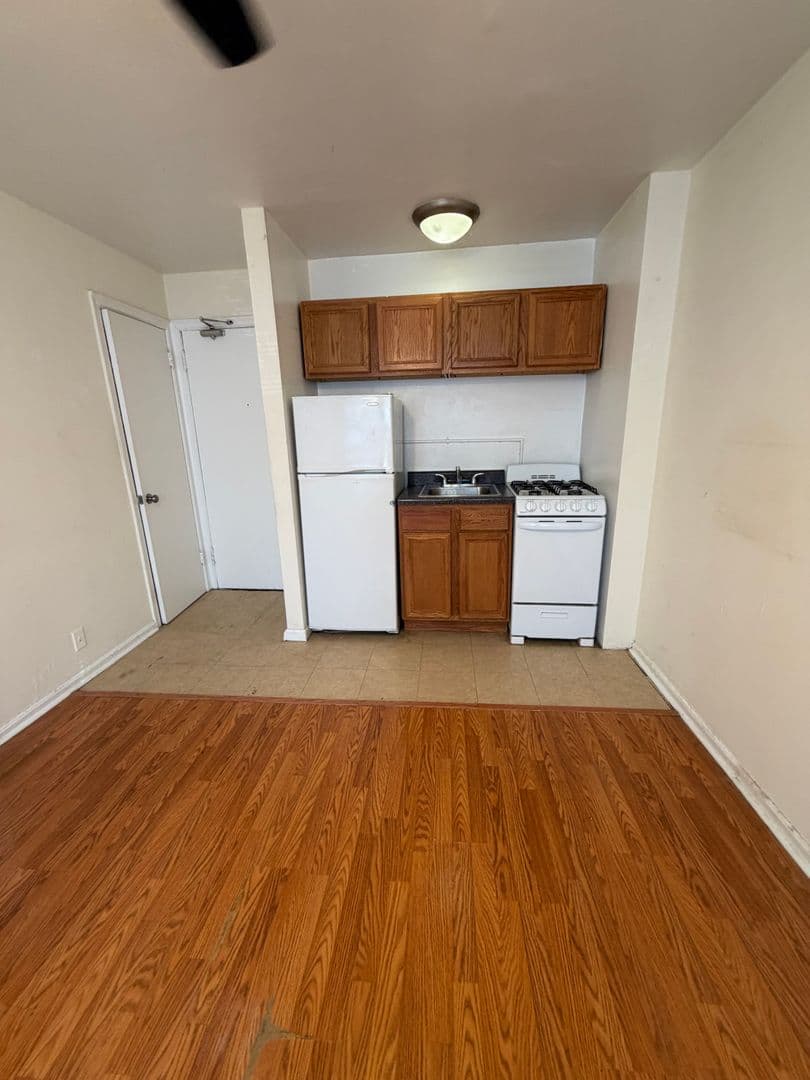 Chicago Apartment: 4717 N. Winthrop