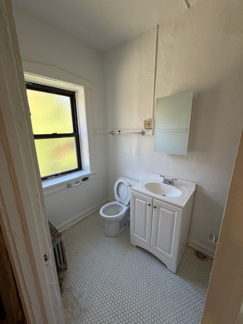 Chicago Apartment: 7455 N. Greenview