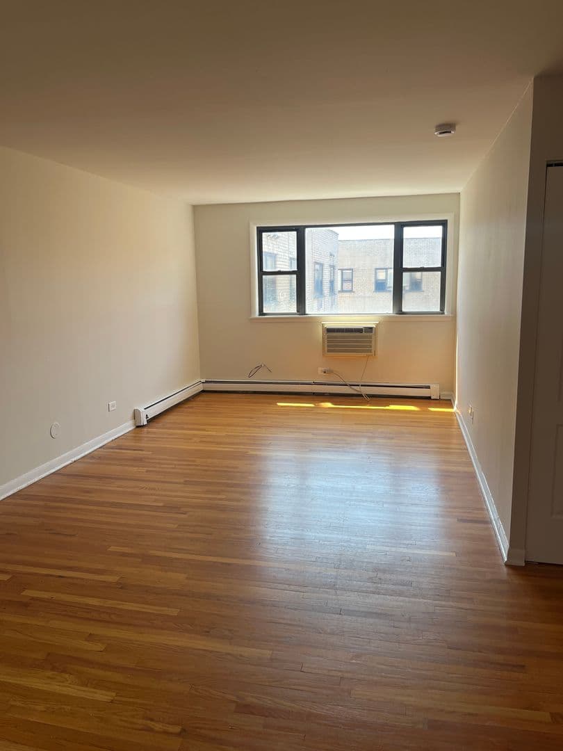 Chicago Apartment: 606 W. Cornelia
