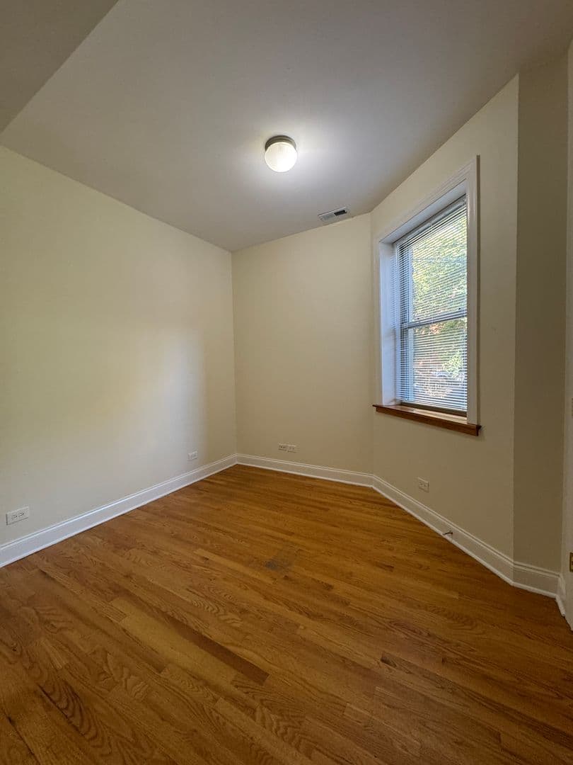 Chicago Apartment: 1739 W. Addison