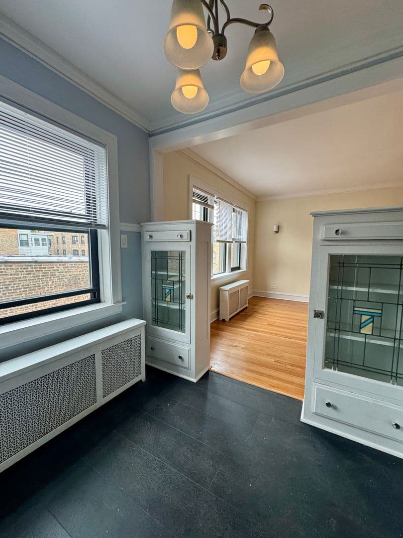 Chicago Apartment: 2402-10 W.Lunt