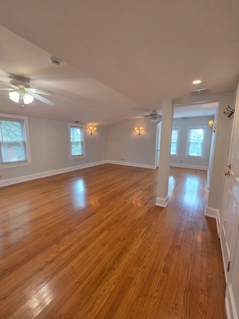 Evanston Apartment: 2619 Prarie