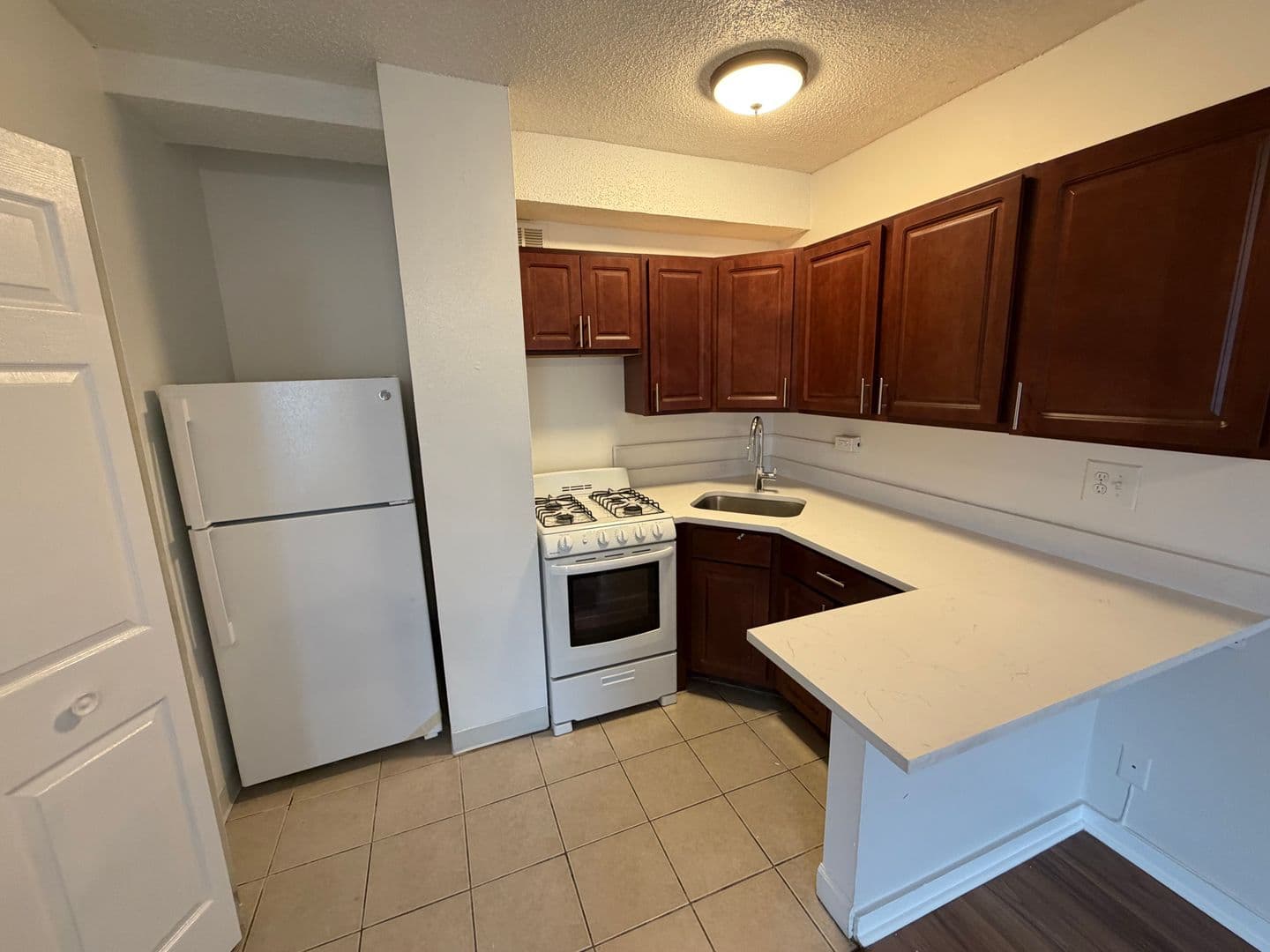 Chicago Apartment: 910 W. Lawrence