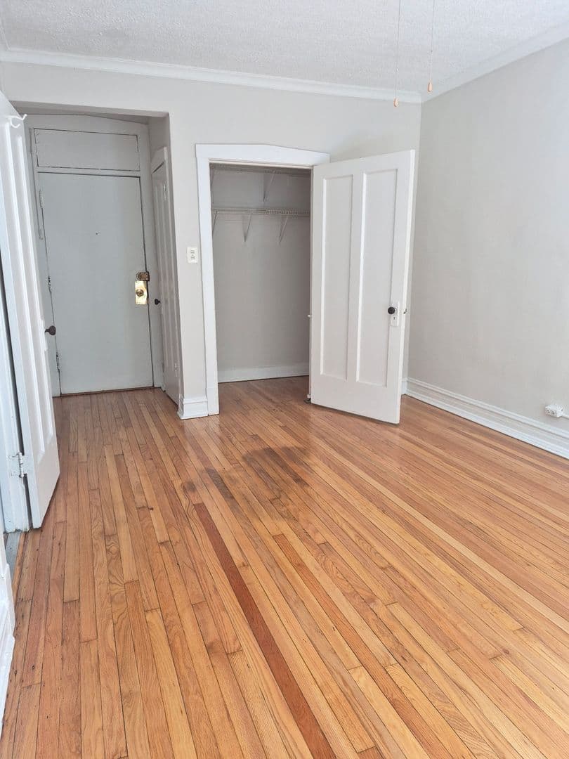 Chicago Apartment: 5417 South Harper