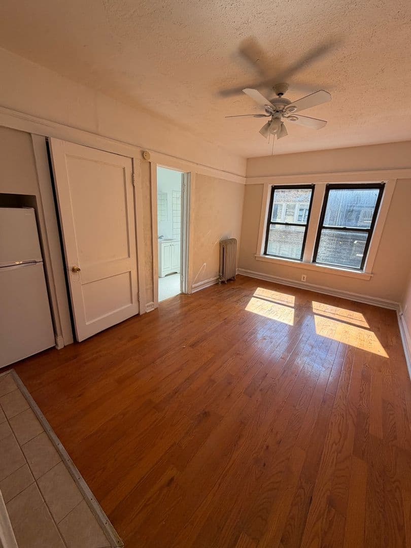 Chicago Apartment: 7455 N. Greenview