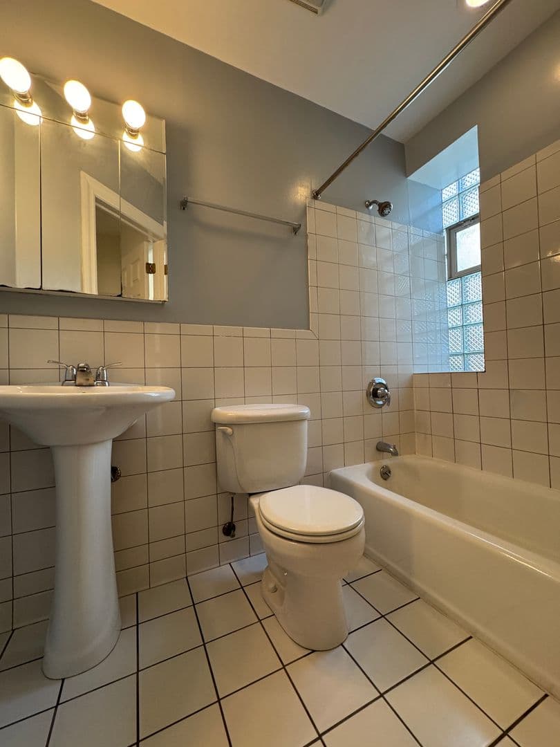 Chicago Apartment: 1739 W. Addison