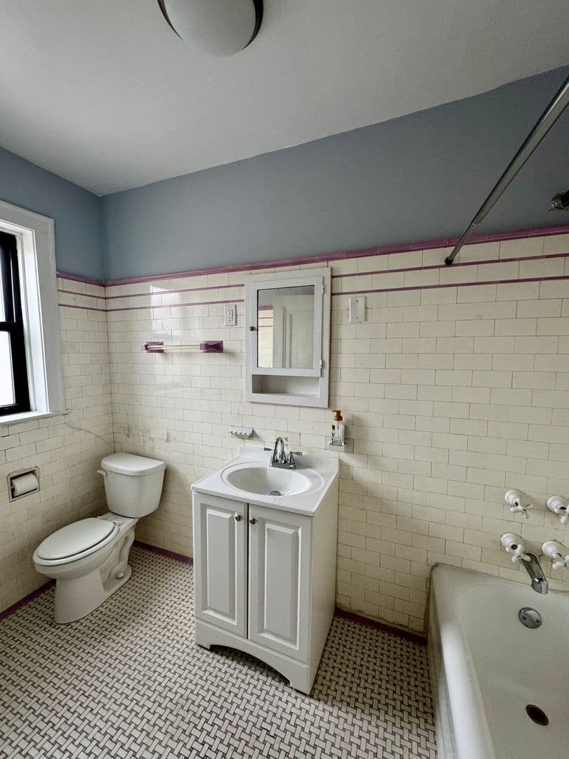 Chicago Apartment: 2402-10 W.Lunt