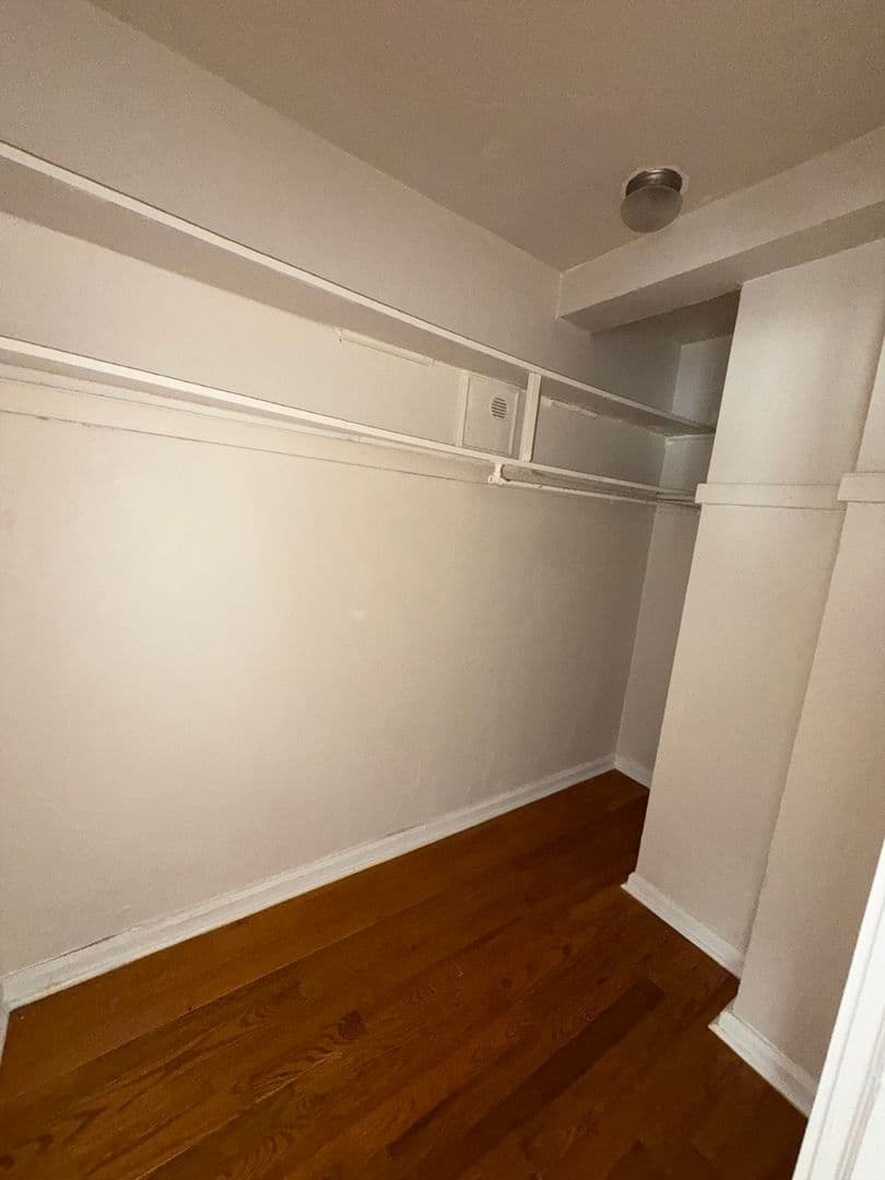 Chicago Apartment: 7455 N. Greenview