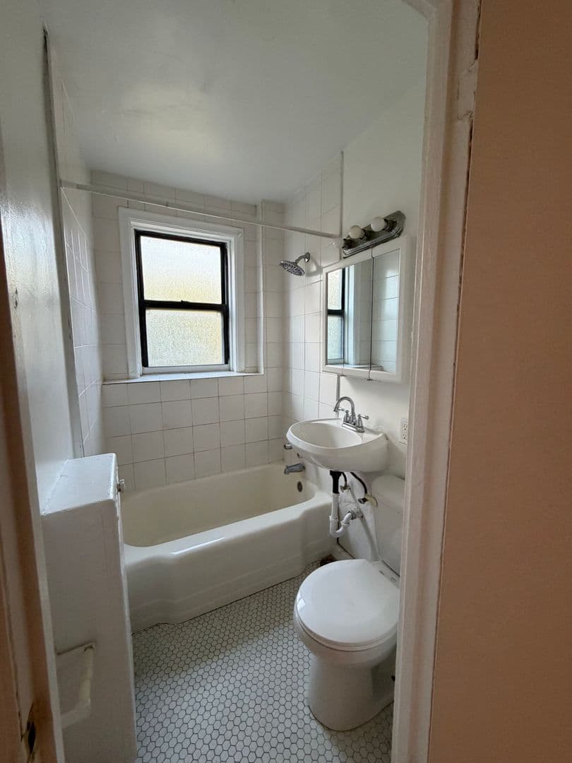 Chicago Apartment: 4717 N. Winthrop