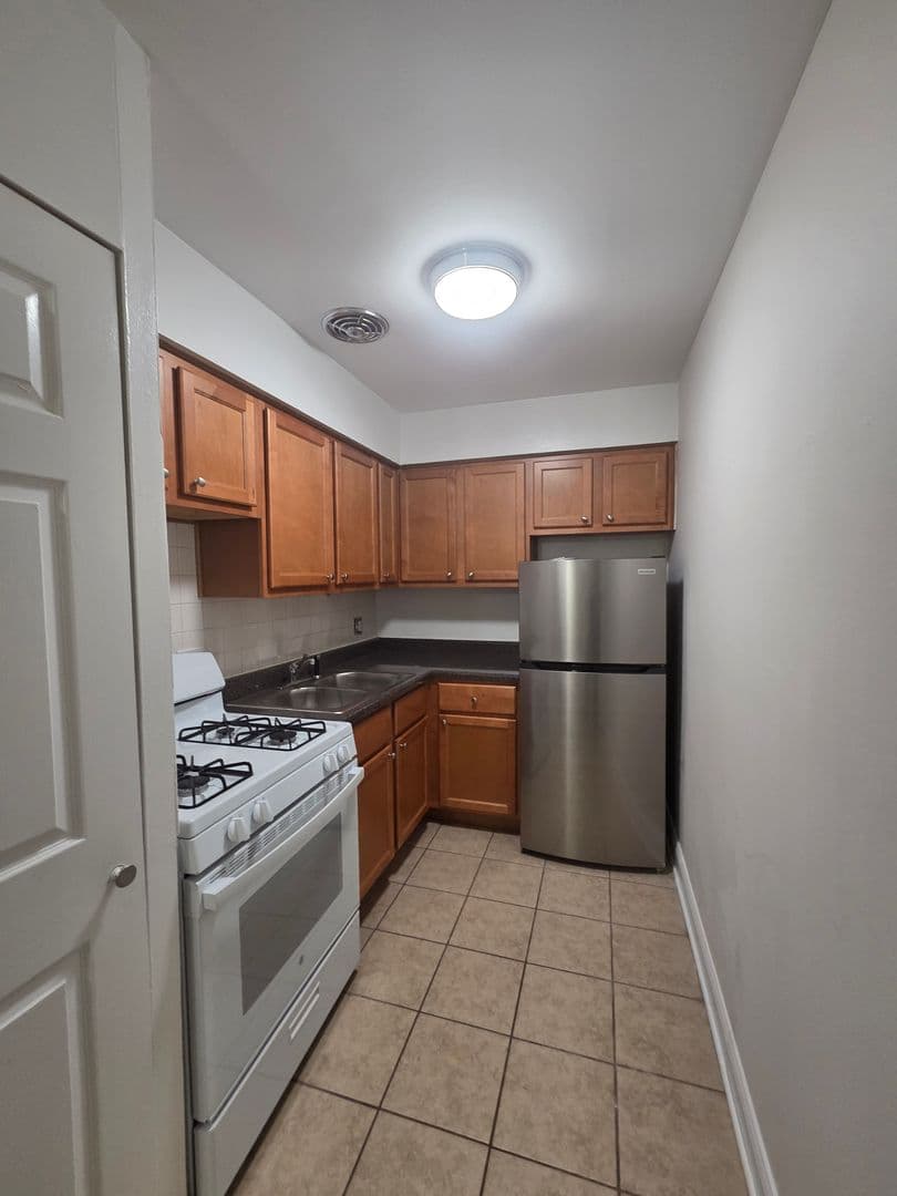 Chicago Apartment: 606 W. Cornelia