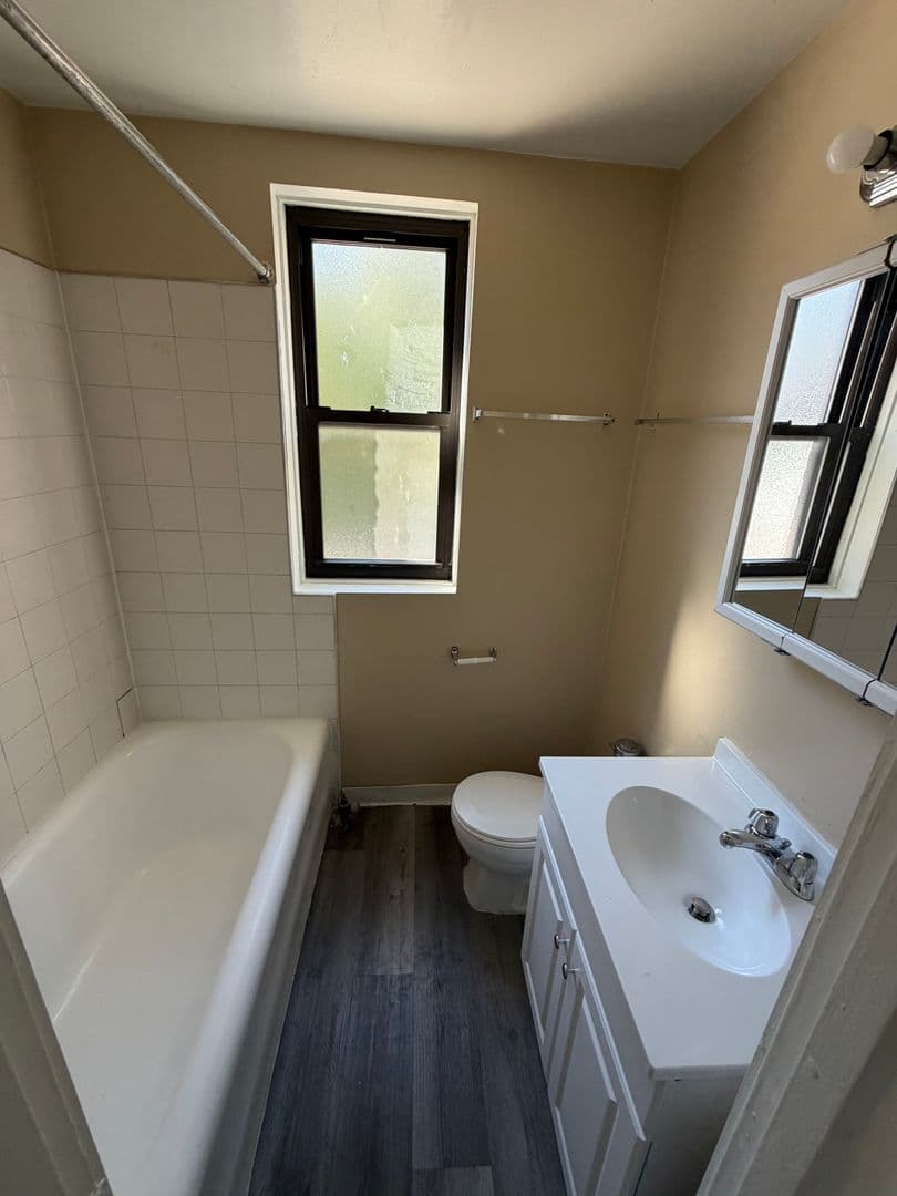 Chicago Apartment: 5210-14 South Woodlawn Avenue