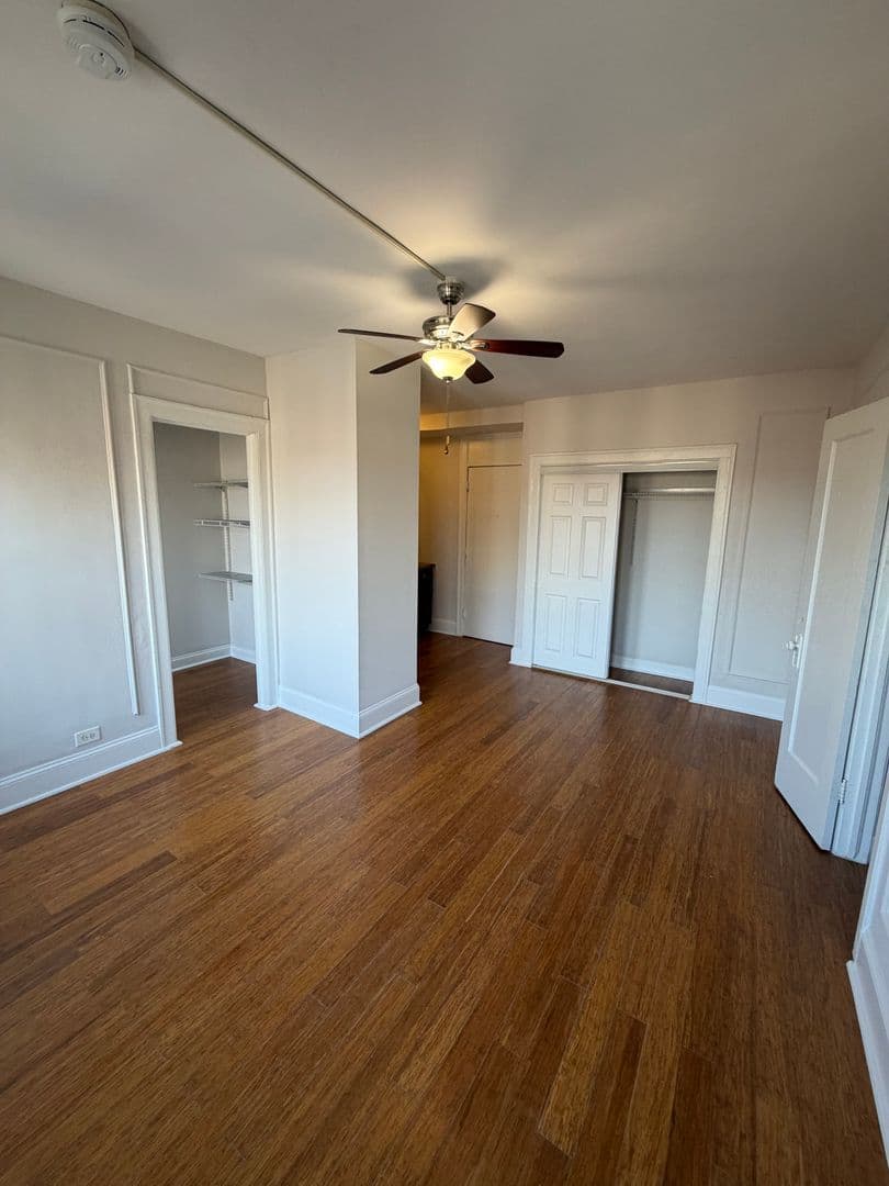 Chicago Apartment: 5326 South Cornell Avenue
