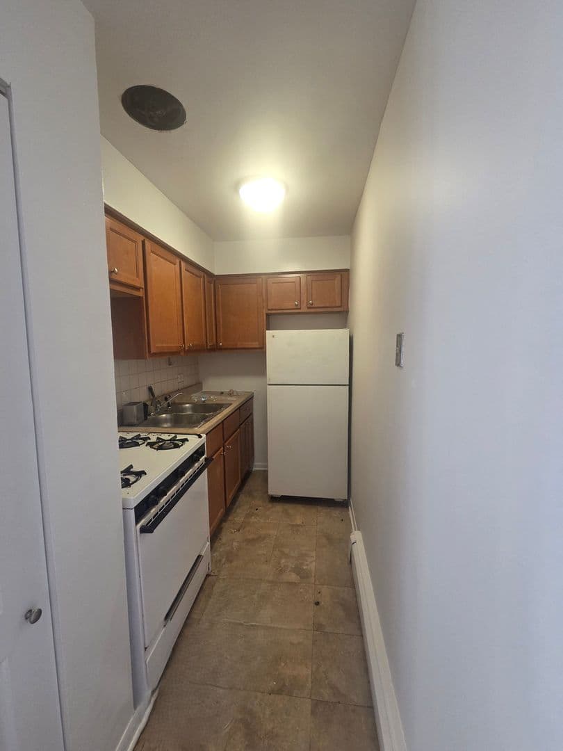 Chicago Apartment: 606 W. Cornelia