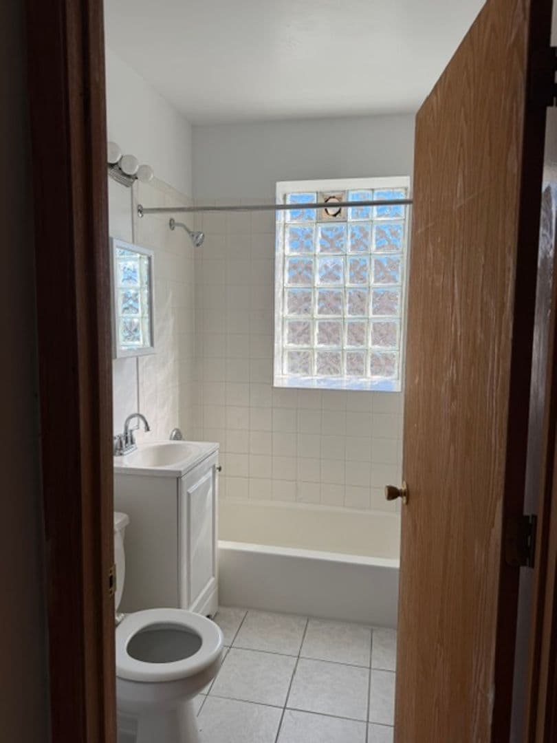 Chicago Apartment: 1624 W. Morse