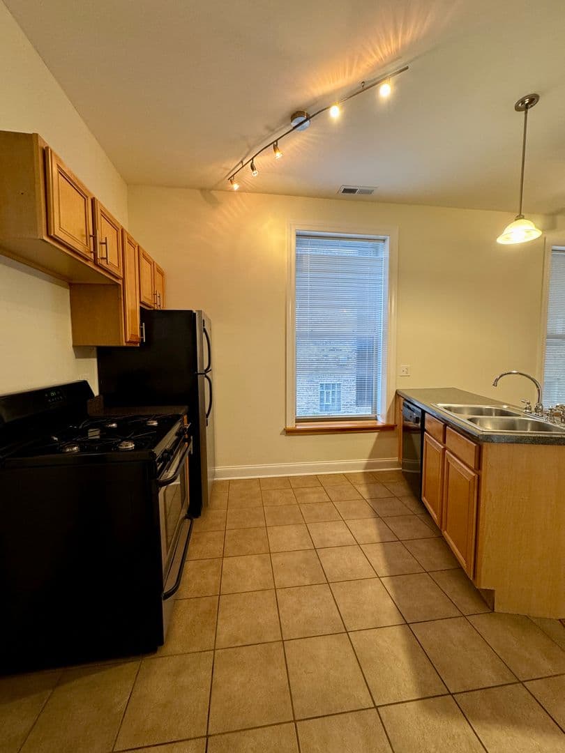 Chicago Apartment: 1739 W. Addison