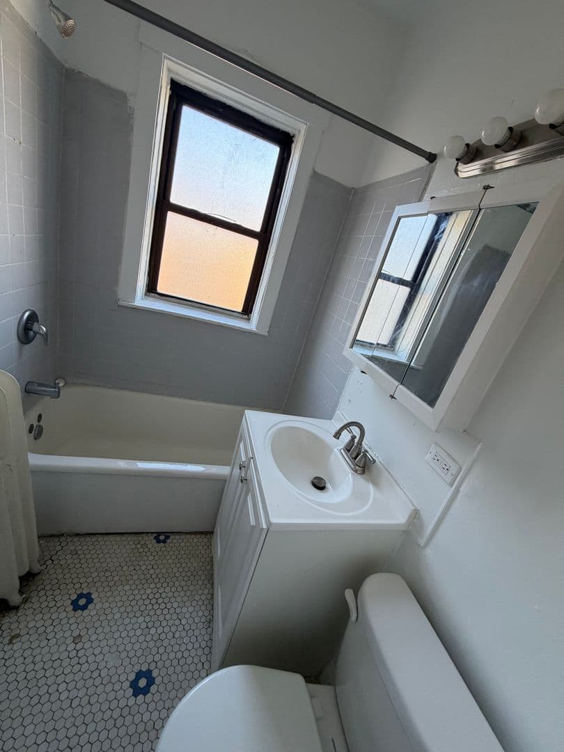 Chicago Apartment: 5050-58 N.Kenmore