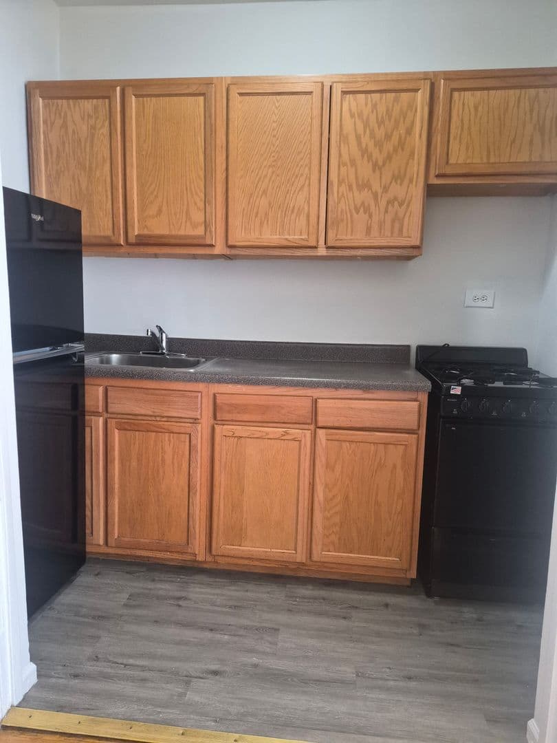 Chicago Apartment: 5417 South Harper