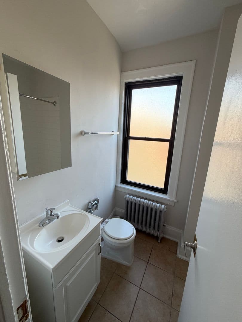Chicago Apartment: 5326 South Cornell Avenue