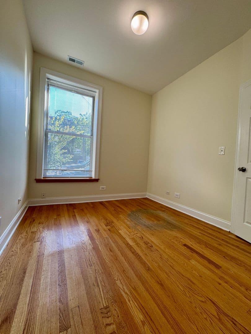 Chicago Apartment: 1739 W. Addison