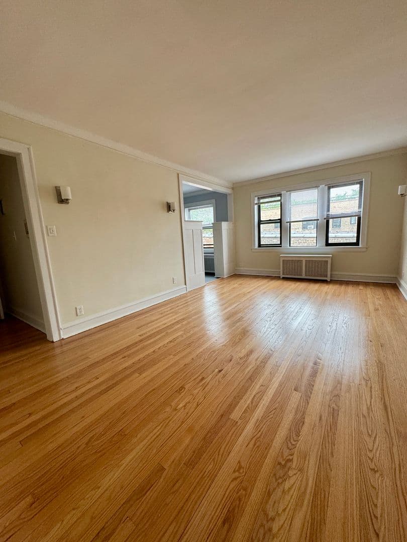 Chicago Apartment: 2402-10 W.Lunt