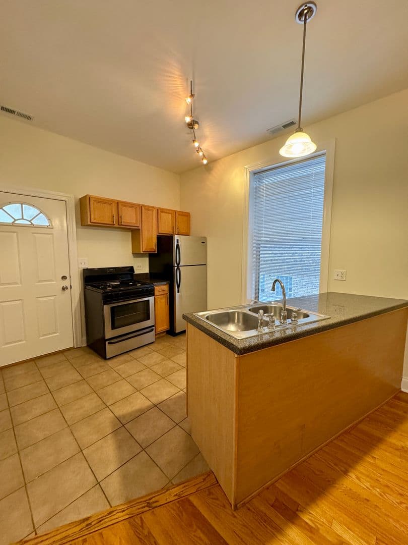 Chicago Apartment: 1739 W. Addison