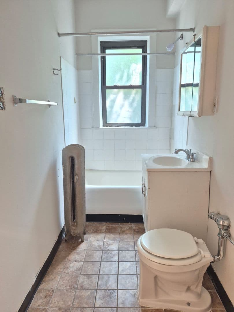 Chicago Apartment: 5417 South Harper
