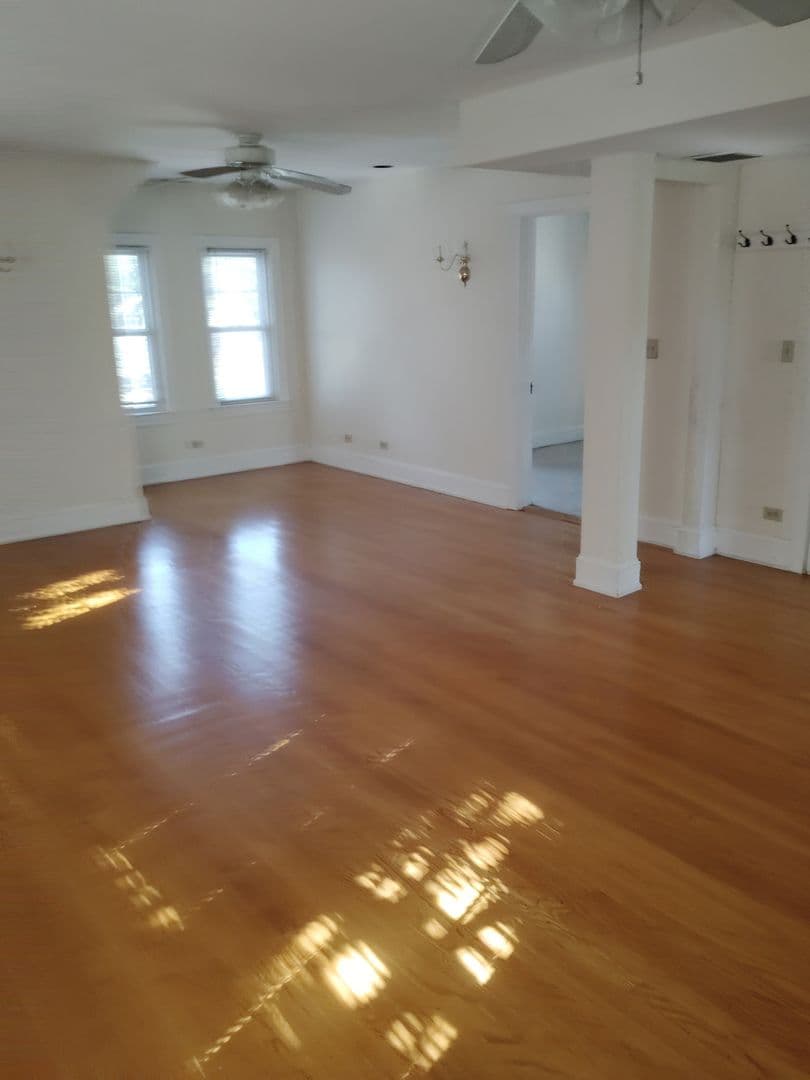 Evanston Apartment: 2619 Prarie