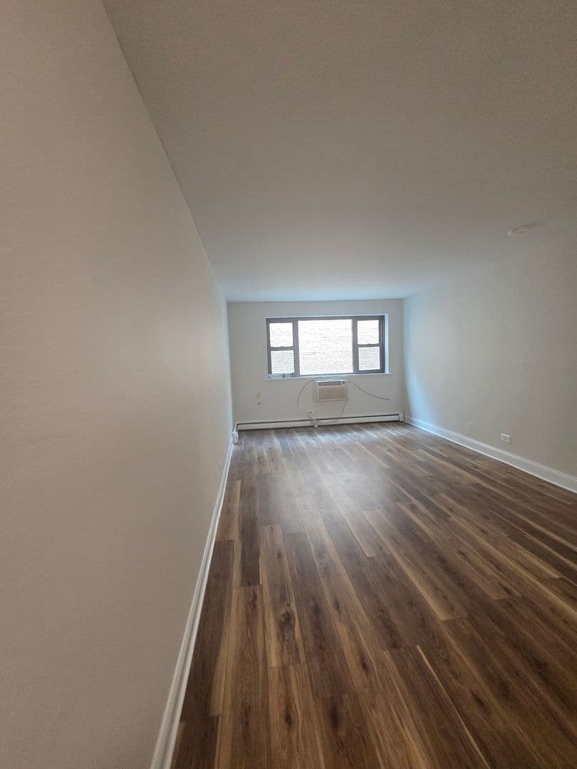 Chicago Apartment: 606 W. Cornelia