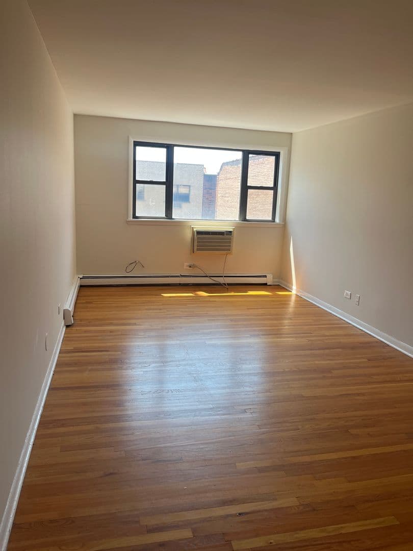 Chicago Apartment: 606 W. Cornelia