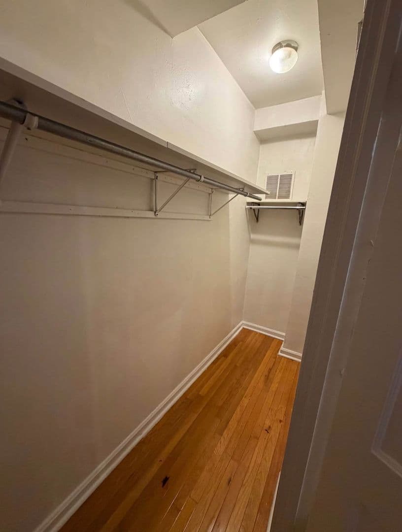 Chicago Apartment: 7455 N. Greenview