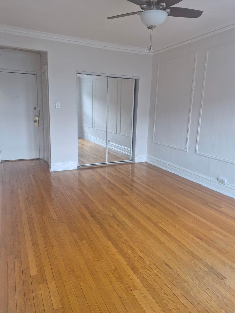 Chicago Apartment: 5417 South Harper