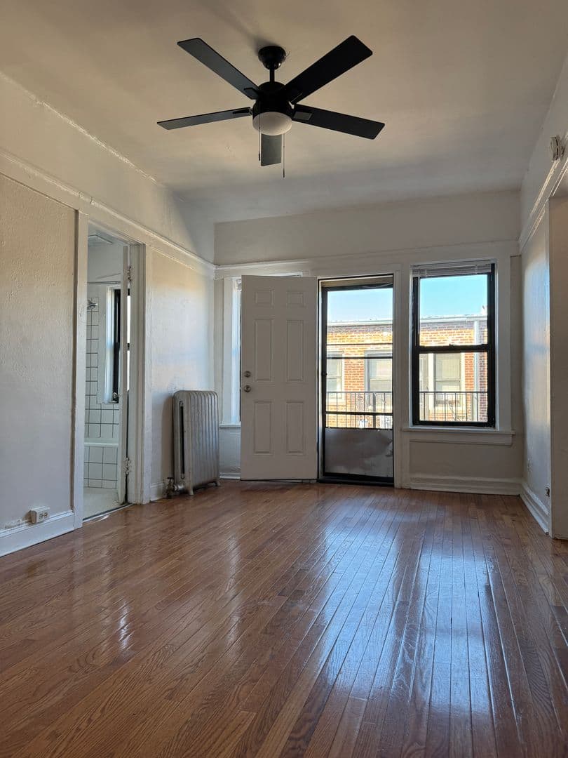 Chicago Apartment: 7455 N. Greenview