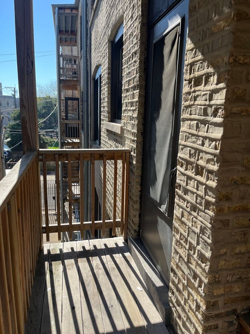 Chicago Apartment: 1623-33 W. Lunt