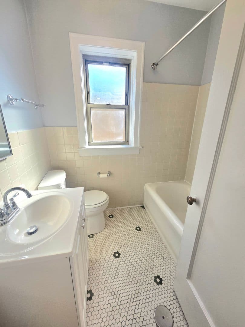 Chicago Apartment: 1623-33 W. Lunt