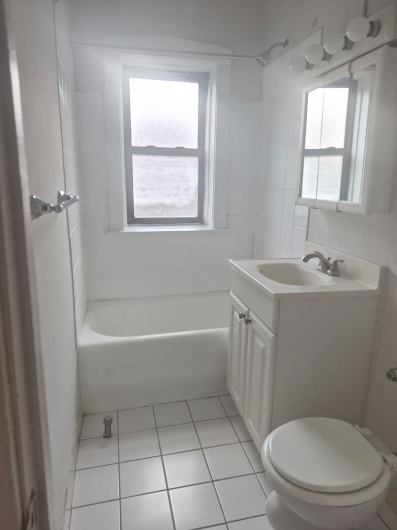 Chicago Apartment: 5417 South Harper