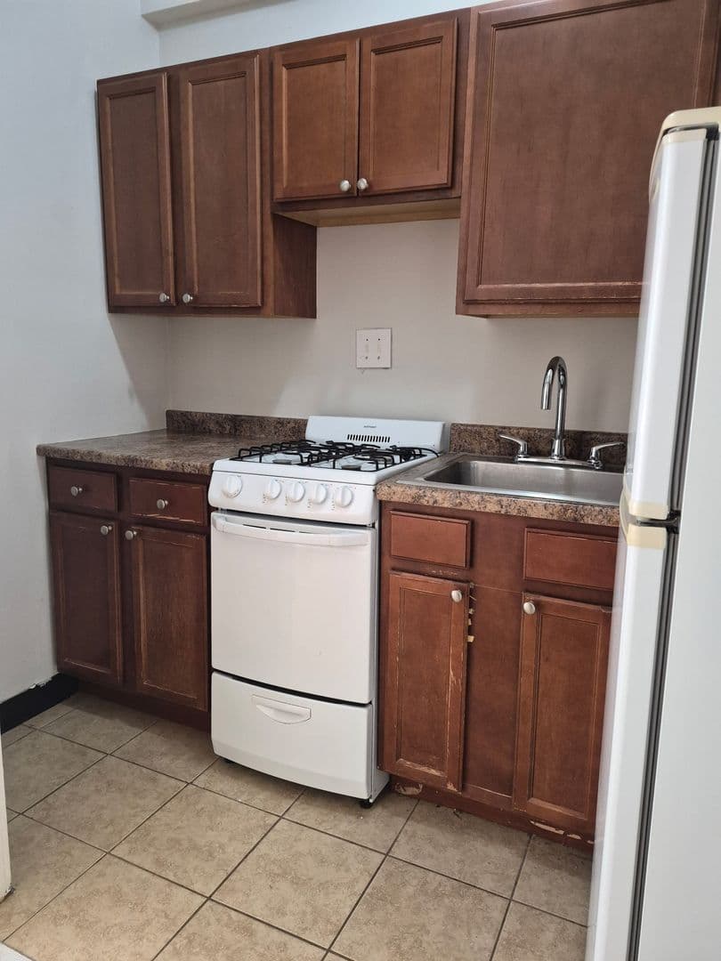 Chicago Apartment: 5417 South Harper
