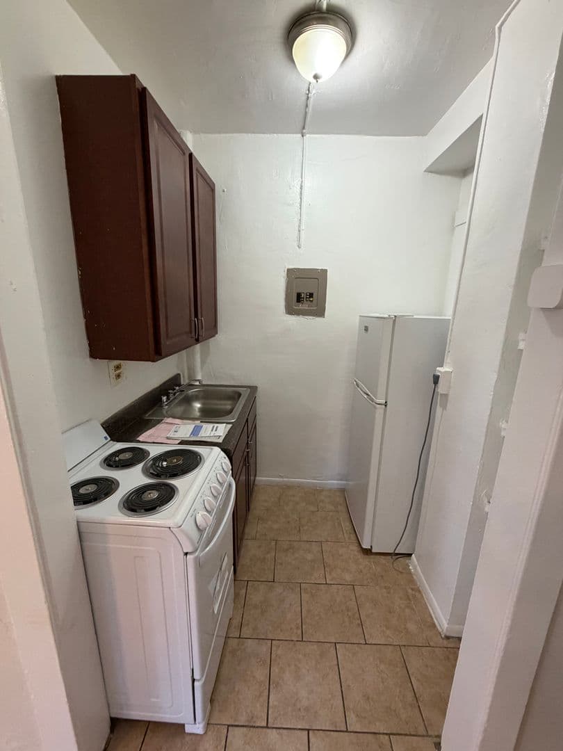 Chicago Apartment: 7455 N. Greenview