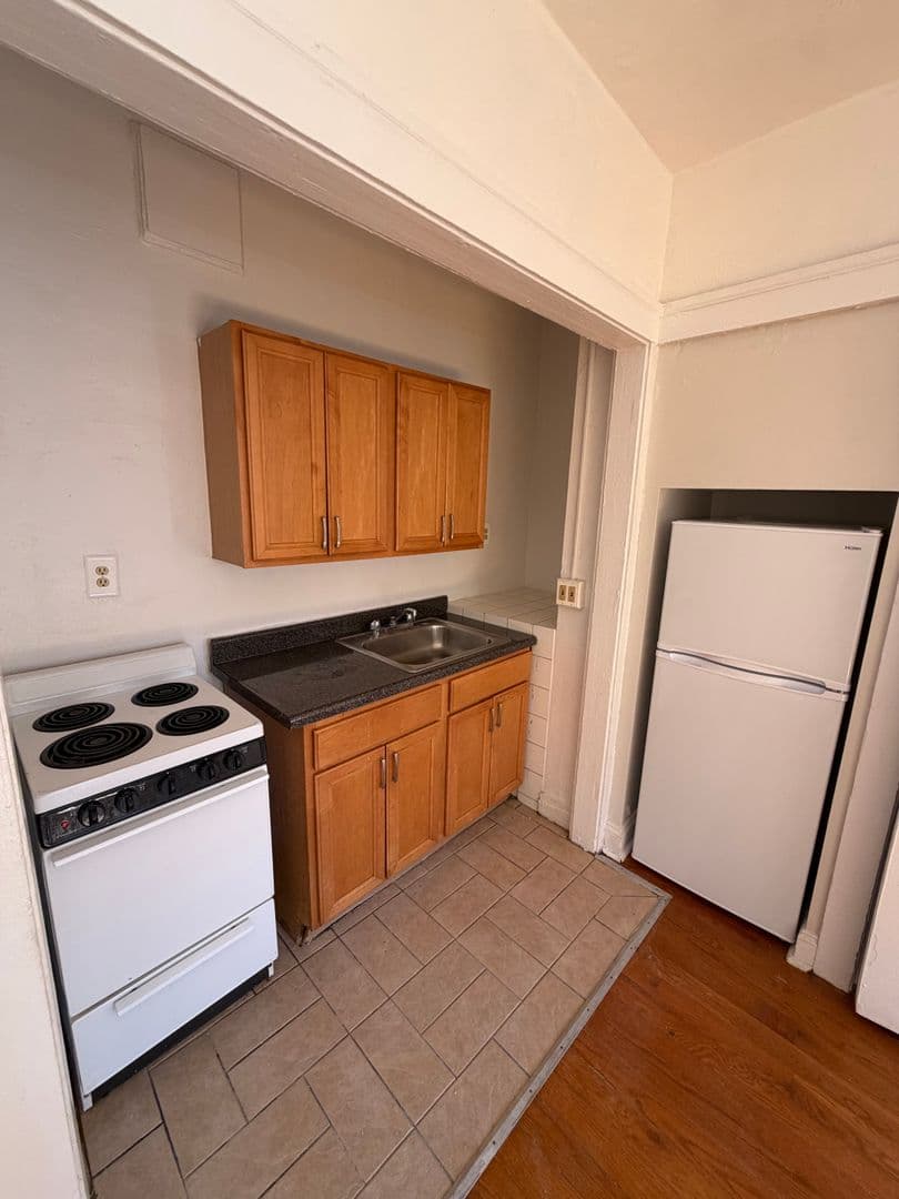 Chicago Apartment: 7455 N. Greenview