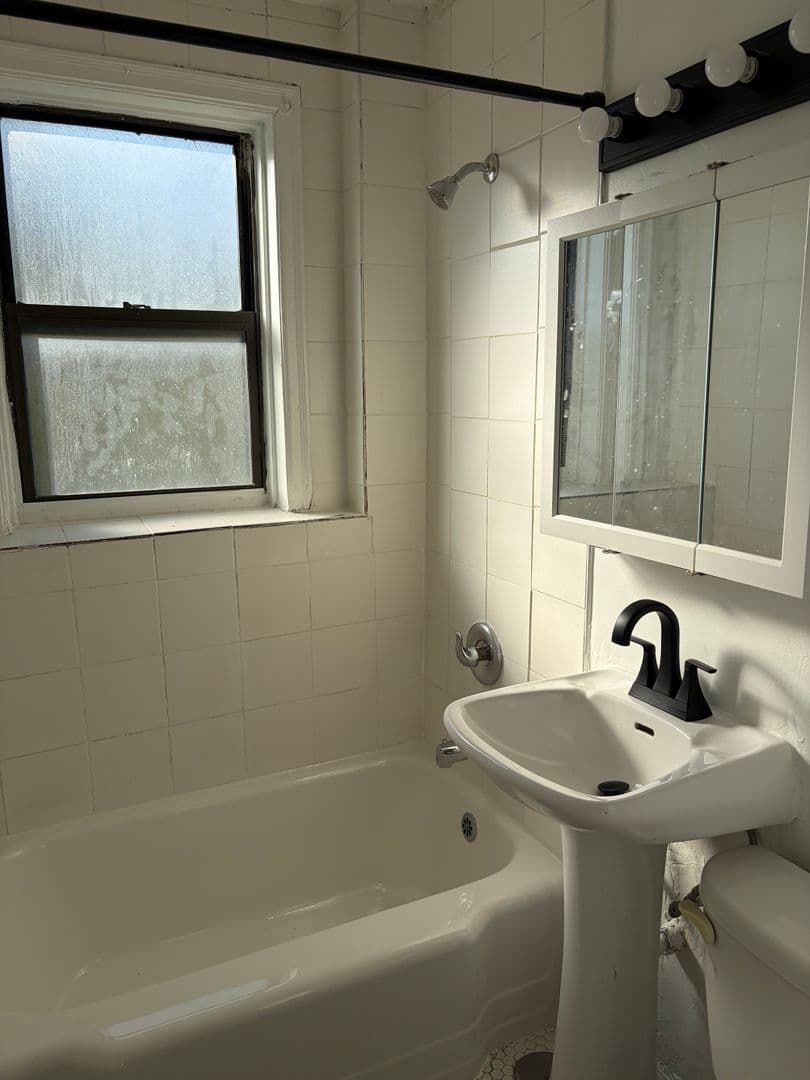 Chicago Apartment: 4717 N. Winthrop