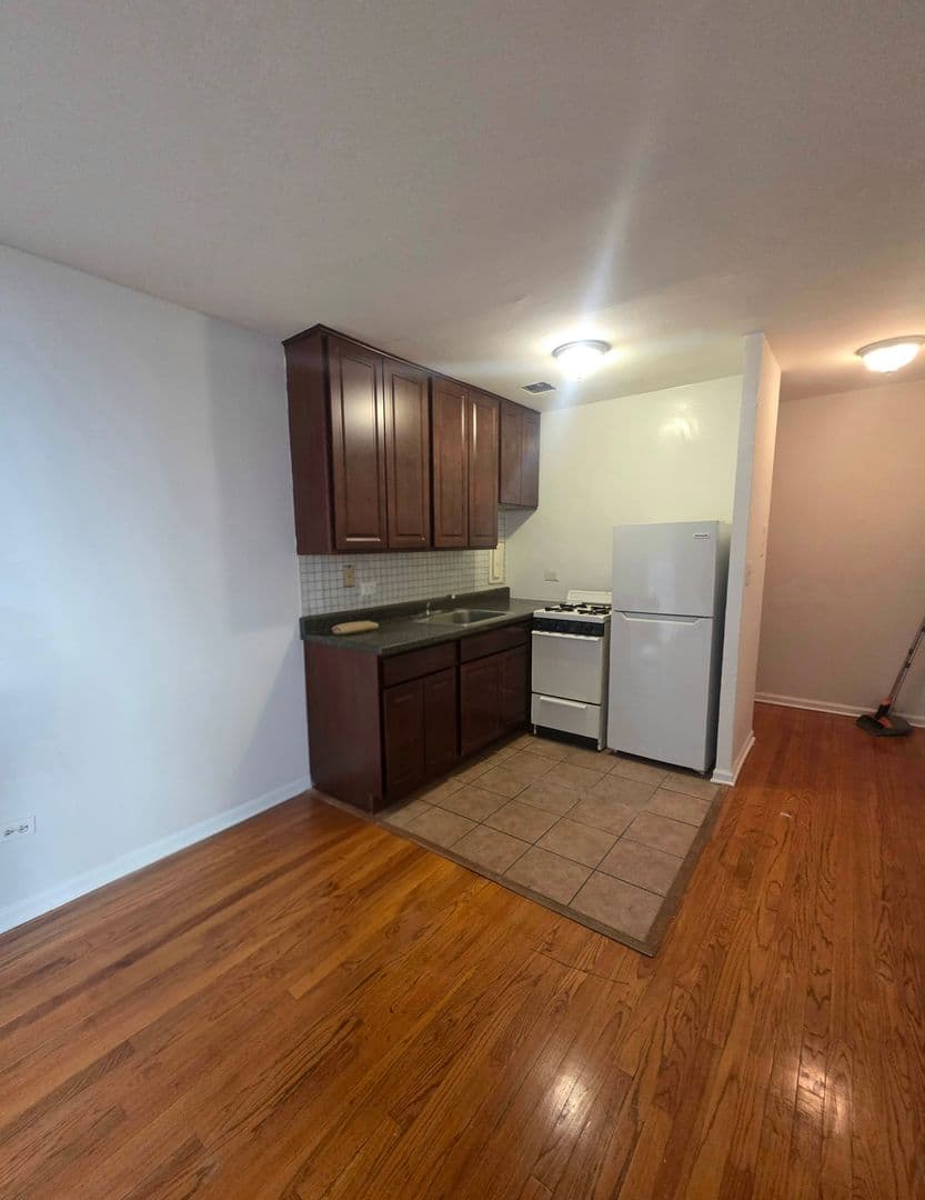 Chicago Apartment: 1055 W. Catalpa