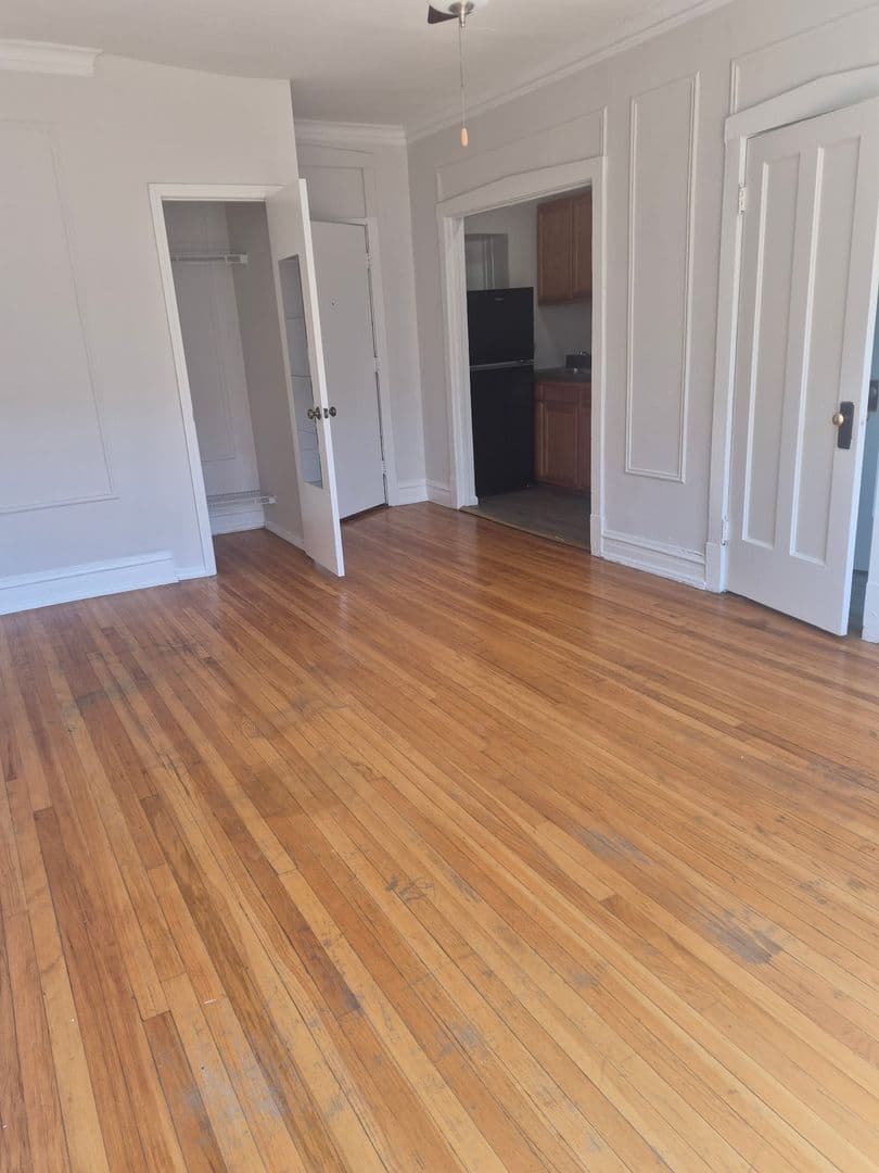 Chicago Apartment: 5417 South Harper