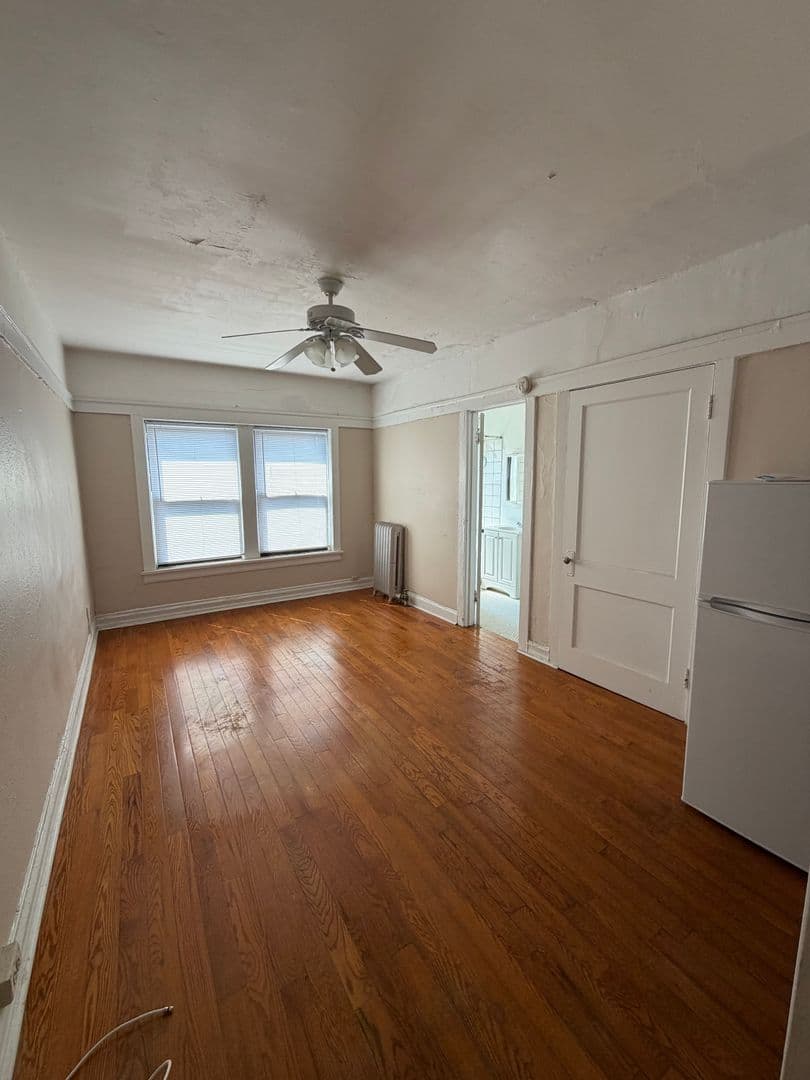 Chicago Apartment: 7455 N. Greenview