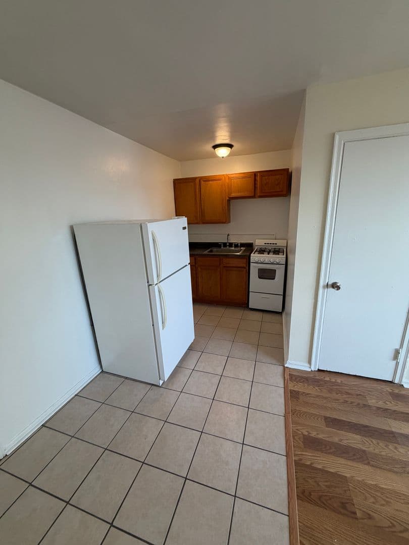 Chicago Apartment: 4717 N. Winthrop