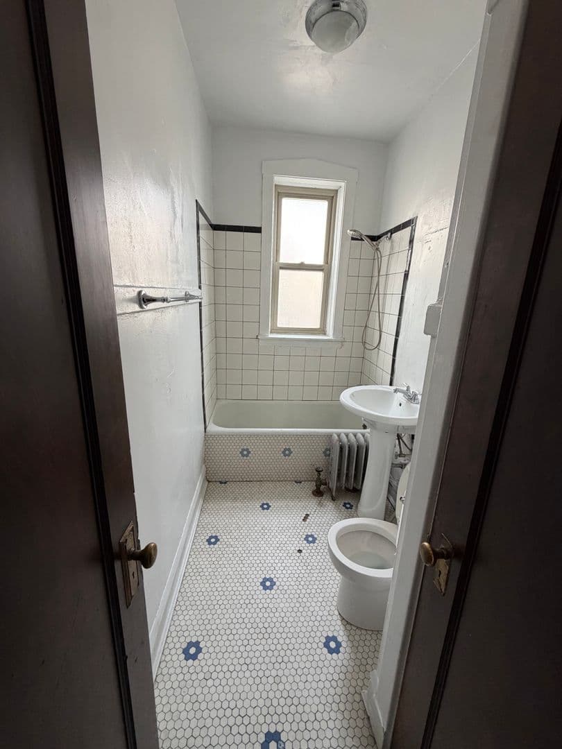 Chicago Apartment: 7665-69 N. Sheridan