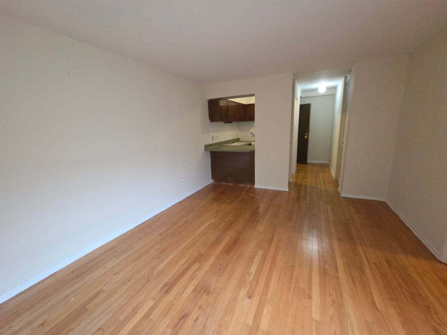 Chicago Apartment: 1055 W. Catalpa