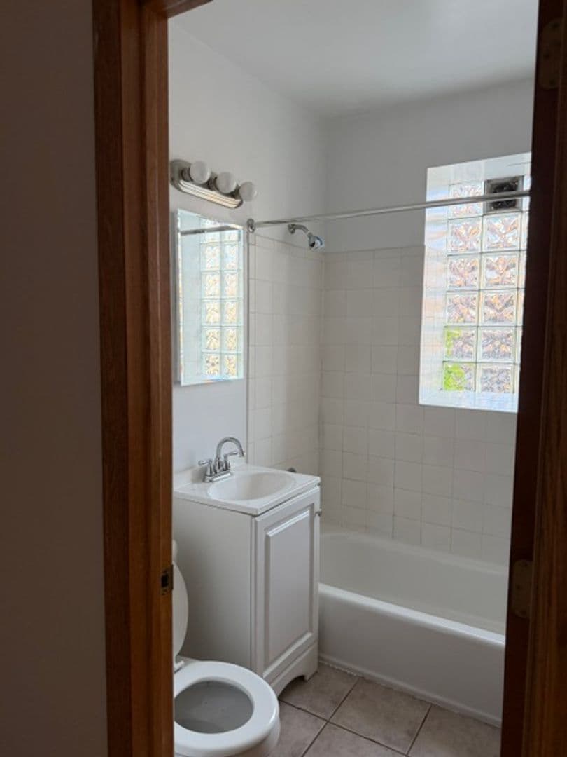 Chicago Apartment: 1624 W. Morse