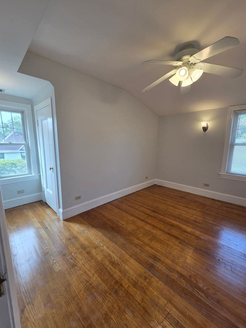 Evanston Apartment: 2619 Prarie