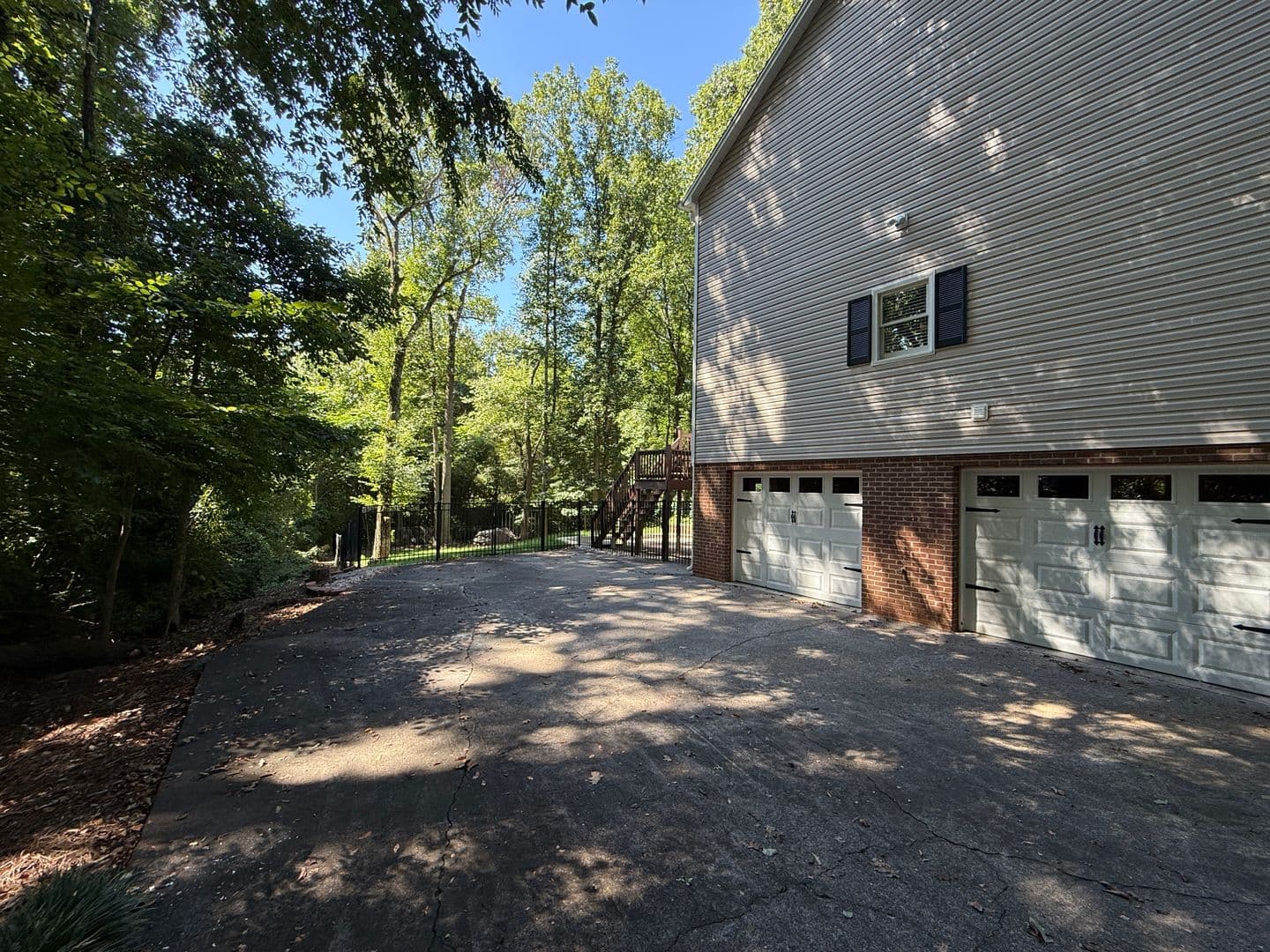 Clemmons House: 6714 Amberley Lane