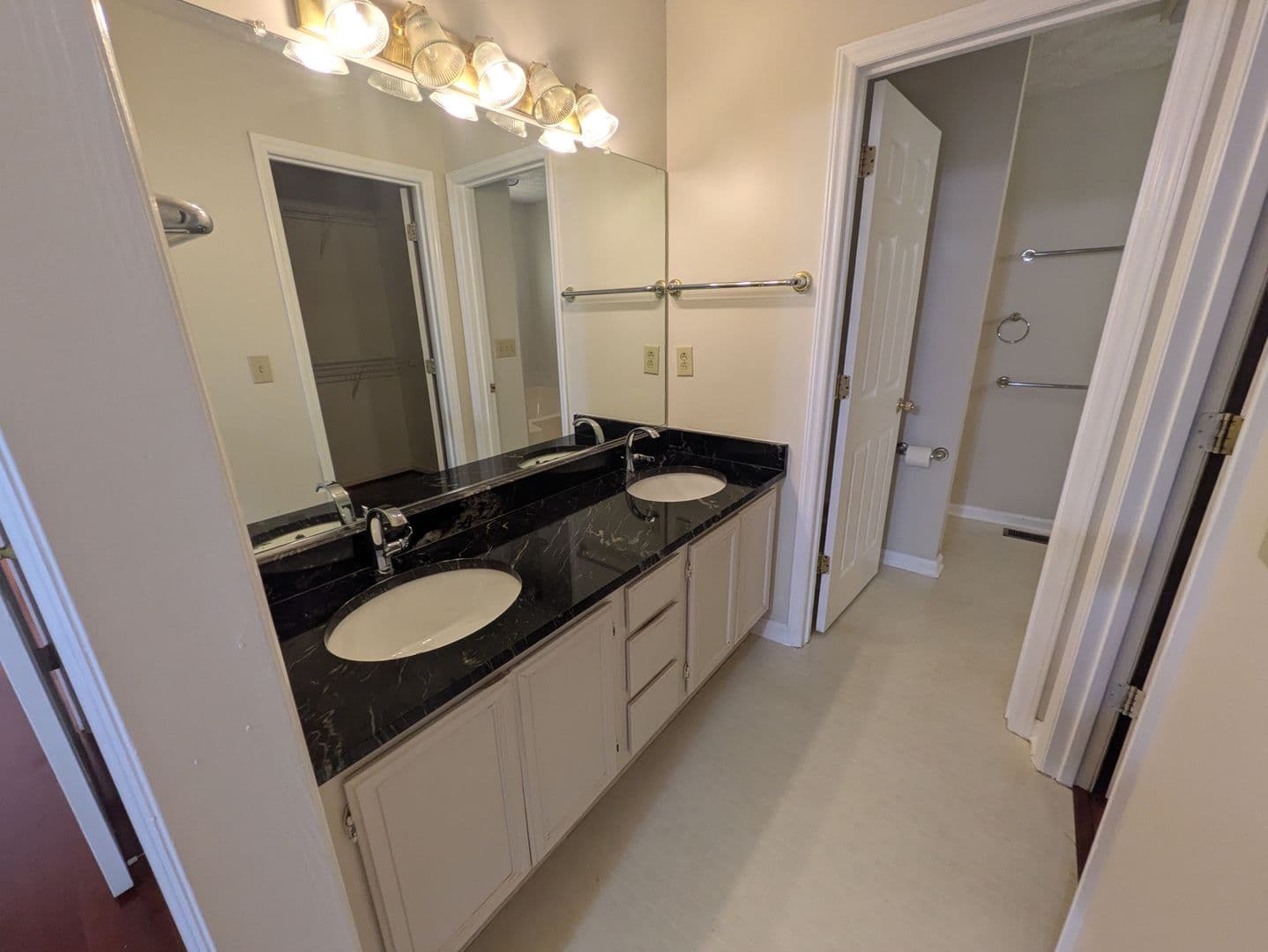 Winston Salem House: 6008 Yeaton Glen Drive